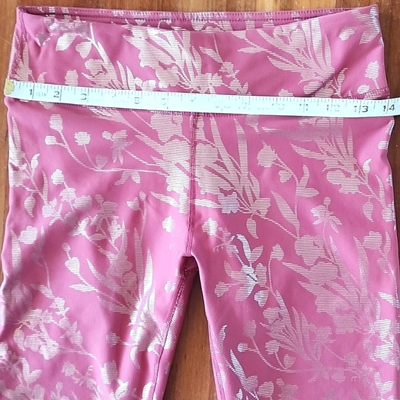 PINK w/ SILVER METALLIC Capri, Activewear, Small-Medium (no tag!)😍 - Picture 3 of 5